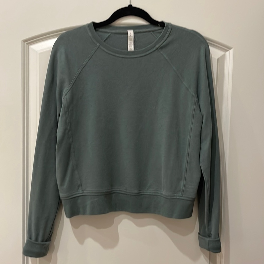 Lululemon crew top